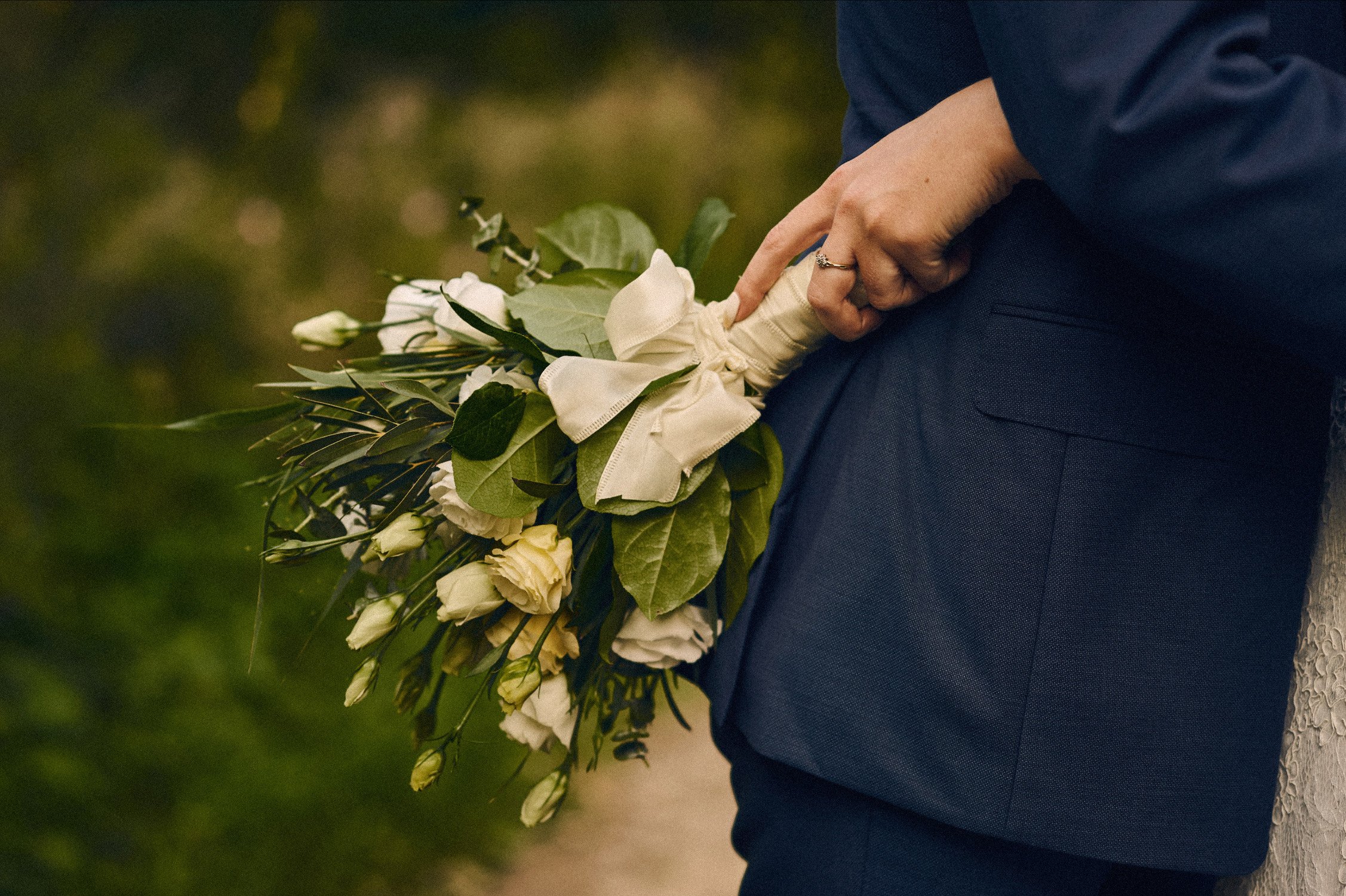 bukiet ślubny, kwiaty do ślubu, ślubne paznokcie